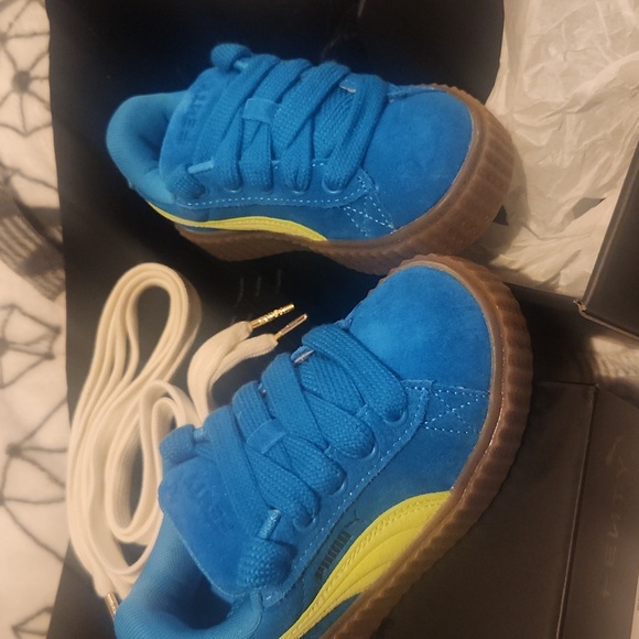 1 hr sale FENTY PUMA  sneakers size 11c - Picture 3 of 6